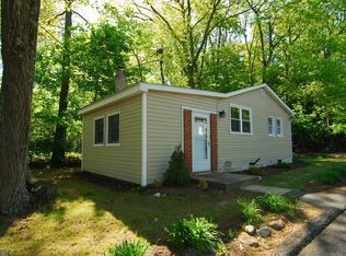 42 Geneva Trl, Hopatcong, NJ 07843