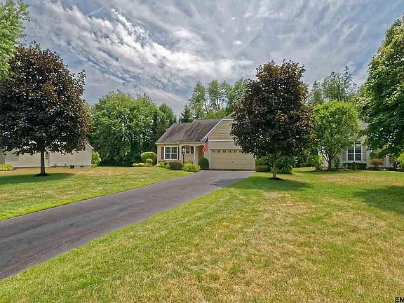 3rd image of 24 Mayfield Dr