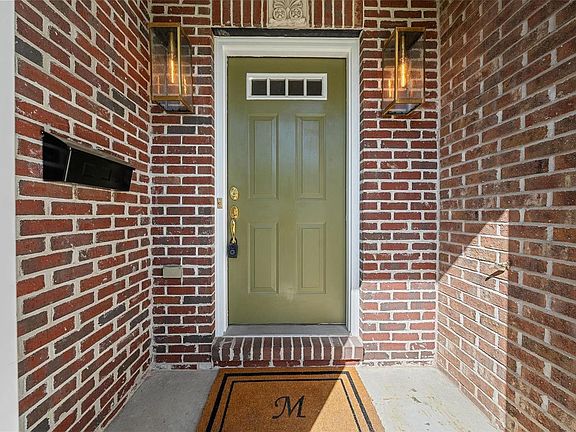 3rd image of 4055 McPherson Ave