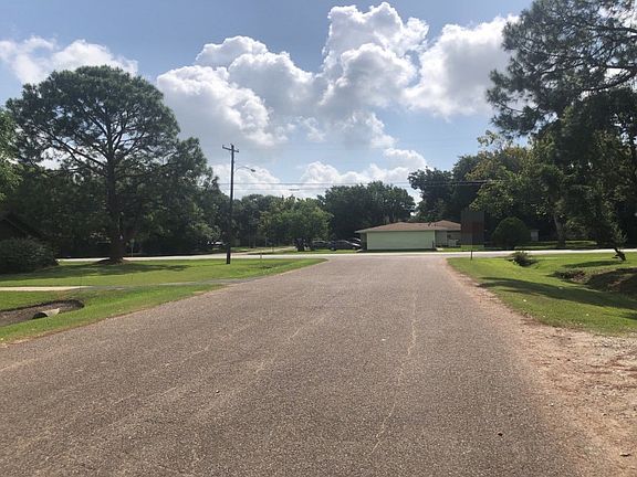 4th image of 3006 McKinney Dr