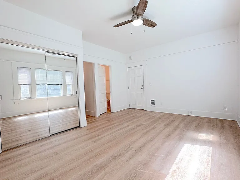 2142 5th Ave — Photo 37