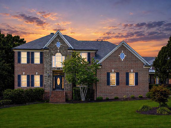 2nd image of 2721 Stratford Hall Dr