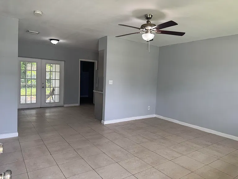 1740 SW 70th Way — Photo 2