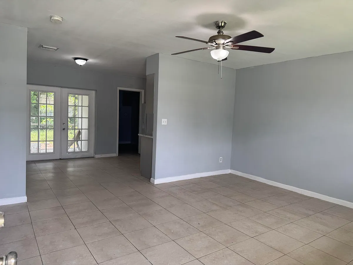 Building Photo - 1740 SW 70th Way
