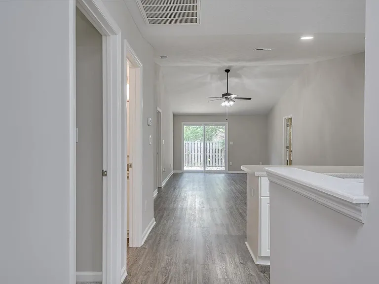 1239 Longpoint Dr — Photo 4