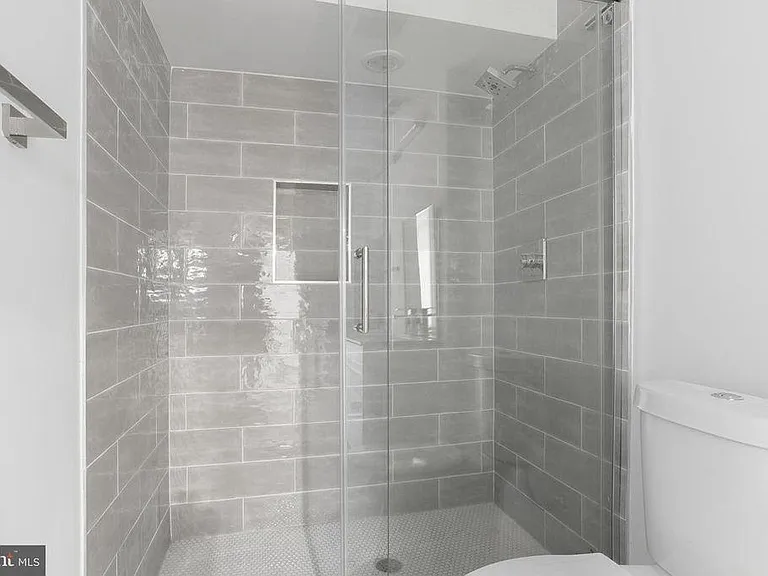 1931 E Huntingdon St #1 — Photo 8