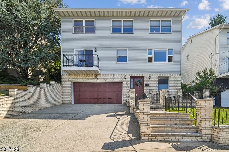 1st image of 98 Park Pl