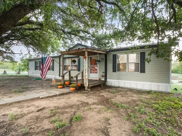 103 S Hogg St, Streetman, TX 75859