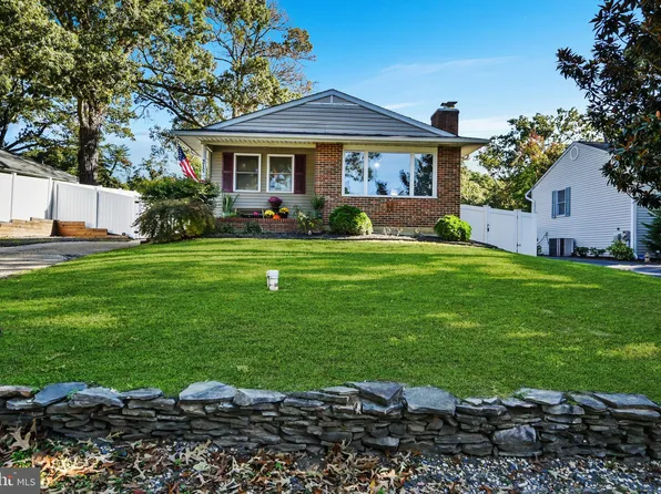 215 Sillery Bay Rd, Pasadena, MD 21122