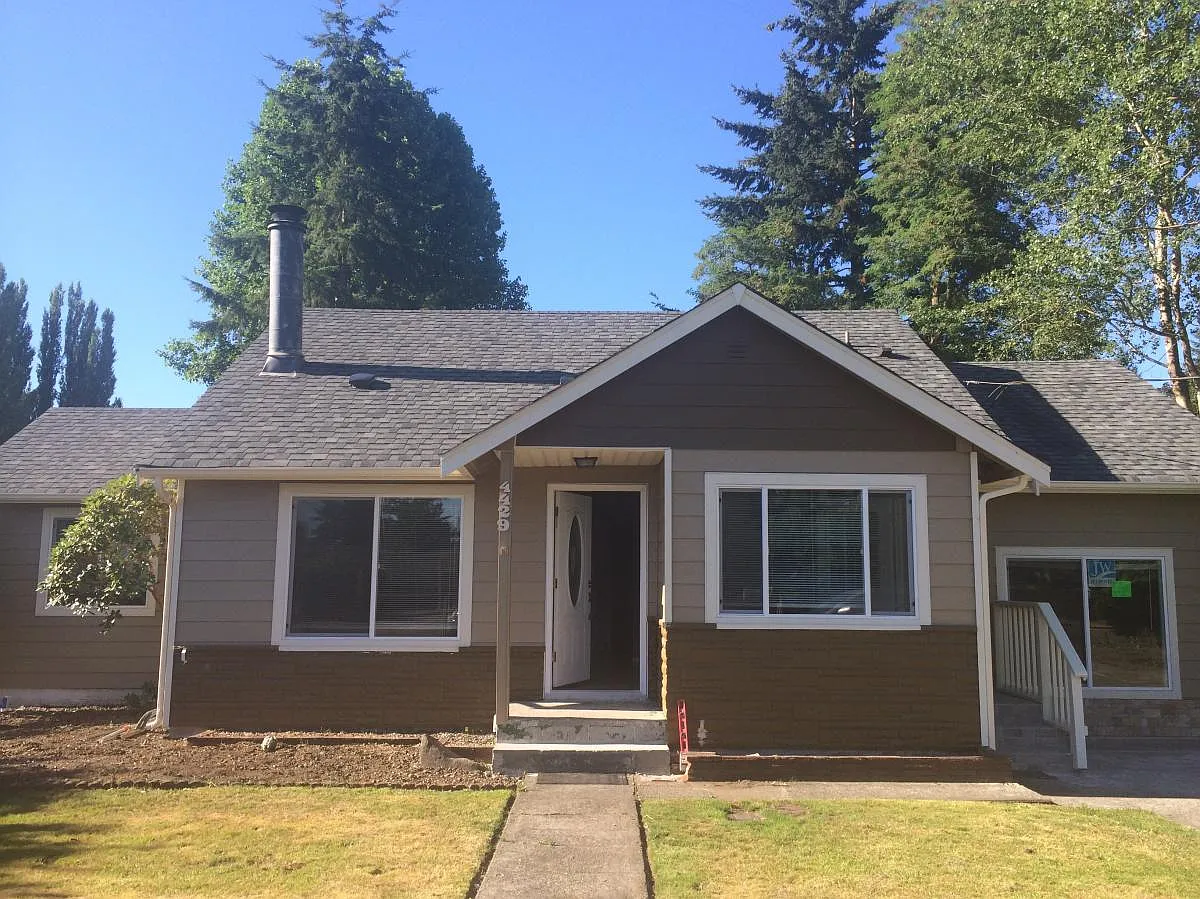 3 bed, 1217 sqft, $2,400 — Photo 1