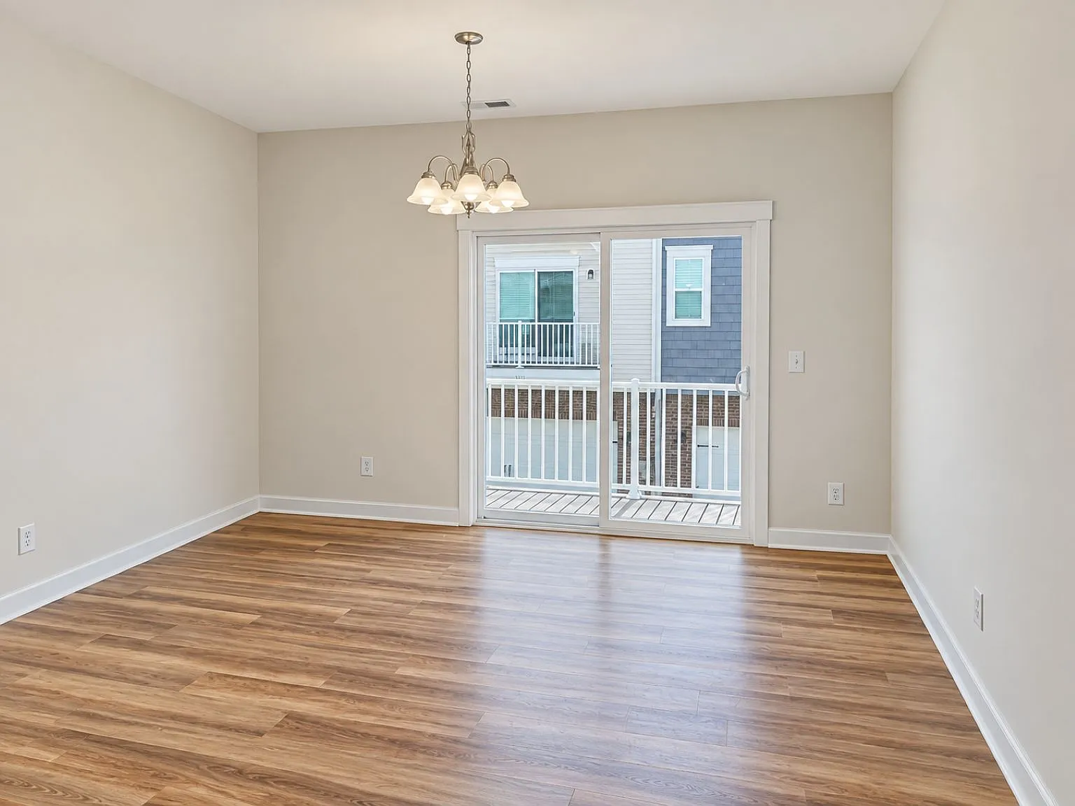 1006 Sharon Towns Dr — Photo 4