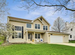 477 Barn Swallow Dr, Lindenhurst, IL