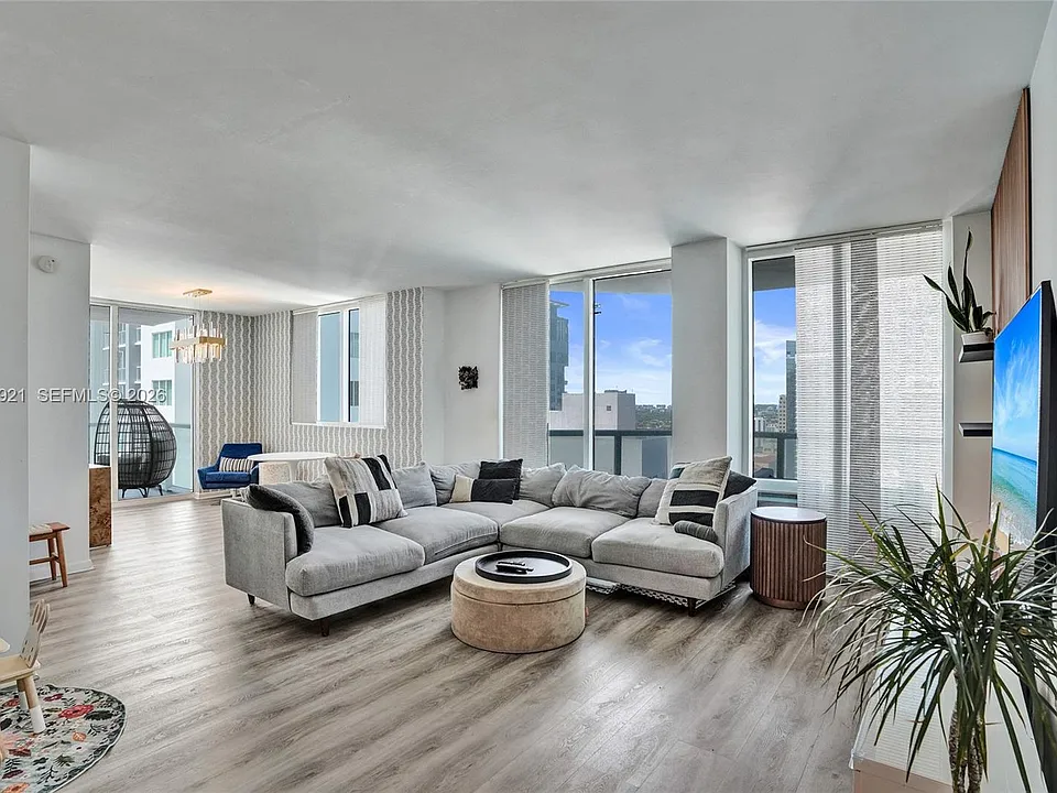 244 Biscayne Blvd #3409