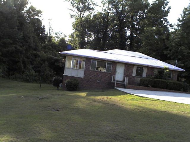2nd image of 2004 Knightsbridge Rd