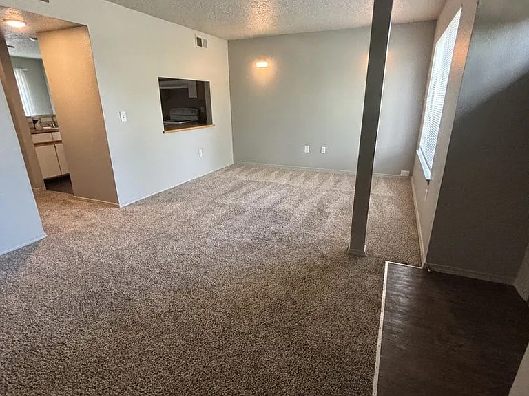 3015 W Stewart Ave — Photo 8