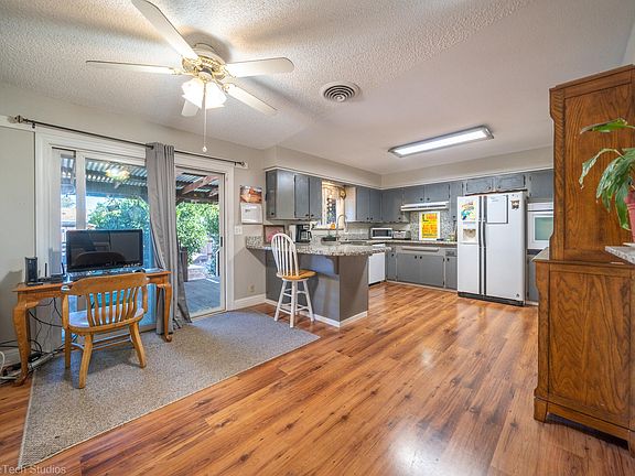 5th image of 6741 Southgate Dr