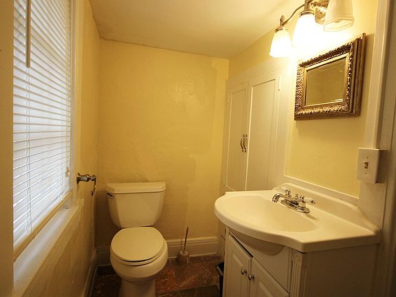 5th image of 1520 E 108th St