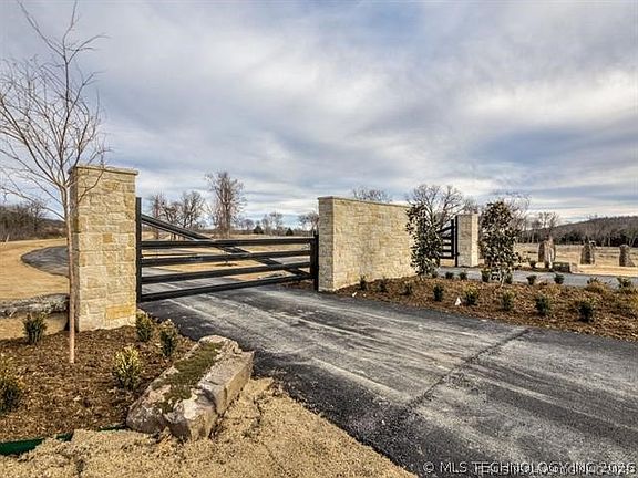 5th image of 602 Pebble Ridge Rd