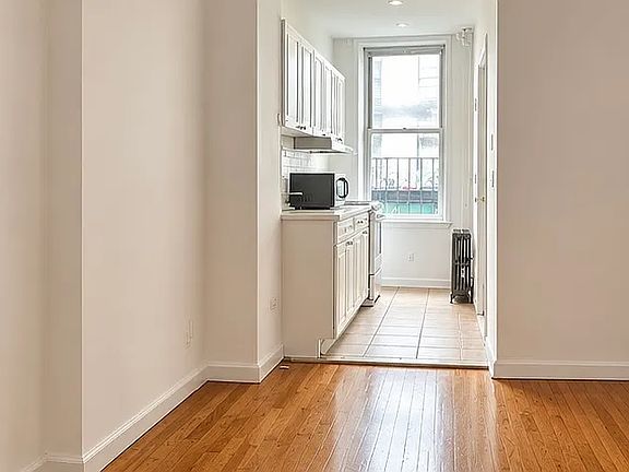 2nd image of 24 Prince St APT 1