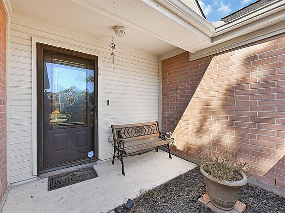 3rd image of 1106 Saint John Dr