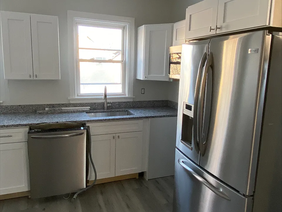 25 Pembroke Ave #2