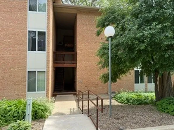 5813 Oakwood Dr APT D, Lisle, IL 60532
