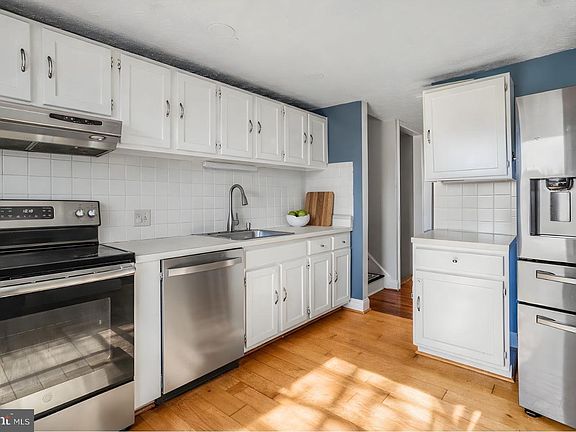 3rd image of 142 Melrose Ct