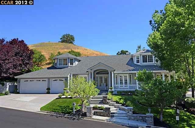 1st image of 18 Maplewood Dr