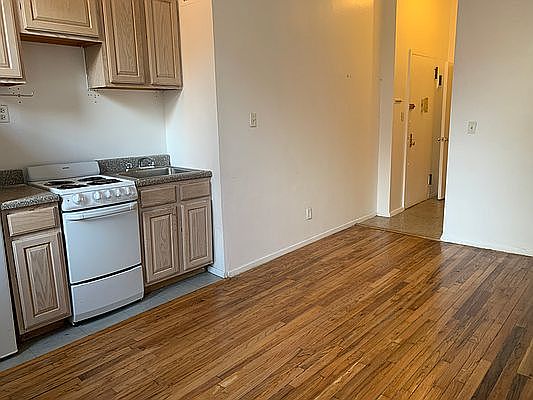 2nd image of 171 Avenue C #F1