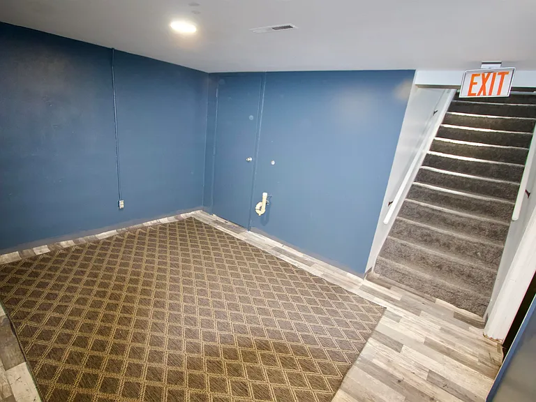 123 N Jackson St — Photo 23