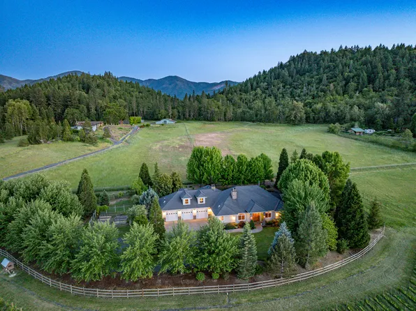 5719 Jerome Prairie Rd, Grants Pass, OR 97527