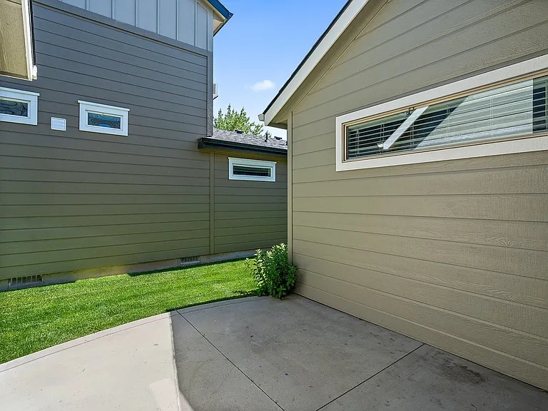 409 W Peck St — Photo 22