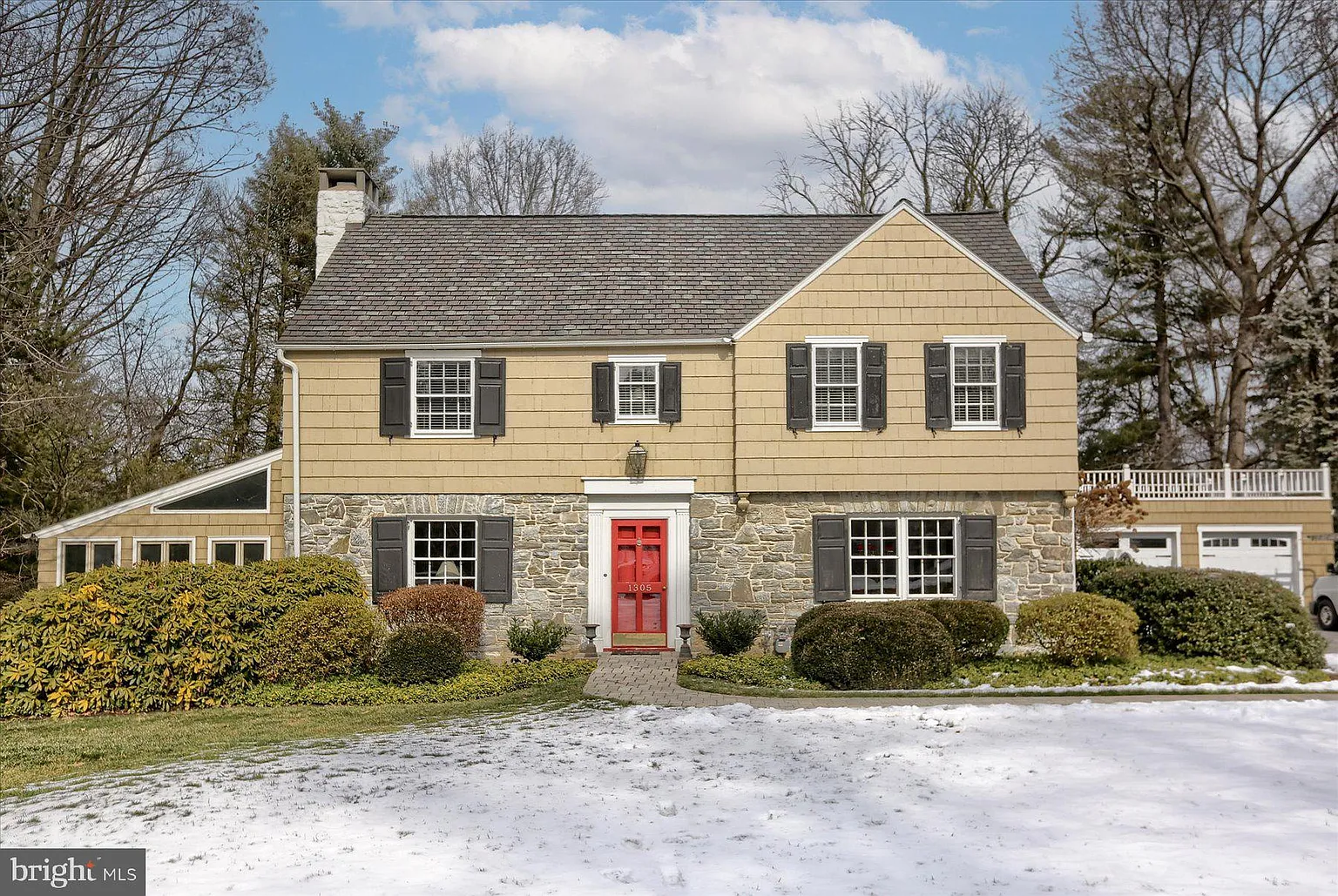 1305 Homestead Ln photo 1