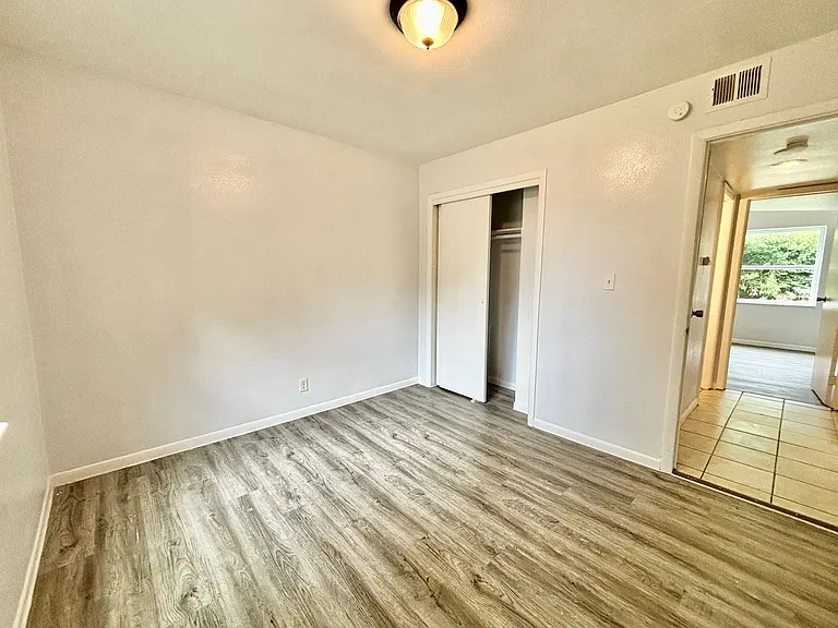 82 West — Photo 12