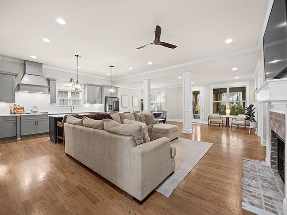 4th image of 1708 Sorrell Park Dr