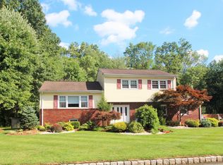 16 Matt Dr, Fairfield, NJ 07004