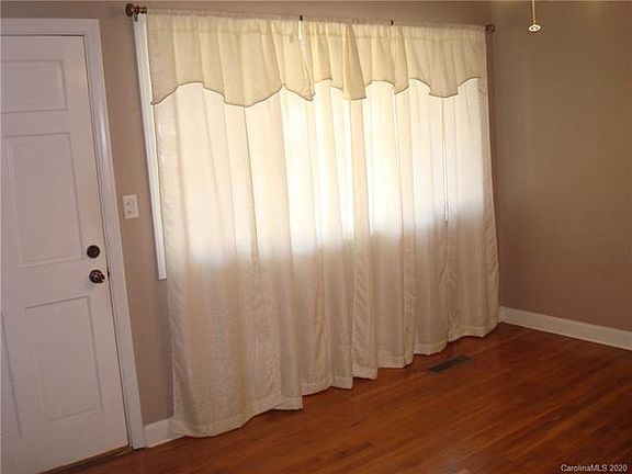 3rd image of 2517 Crescent Ln