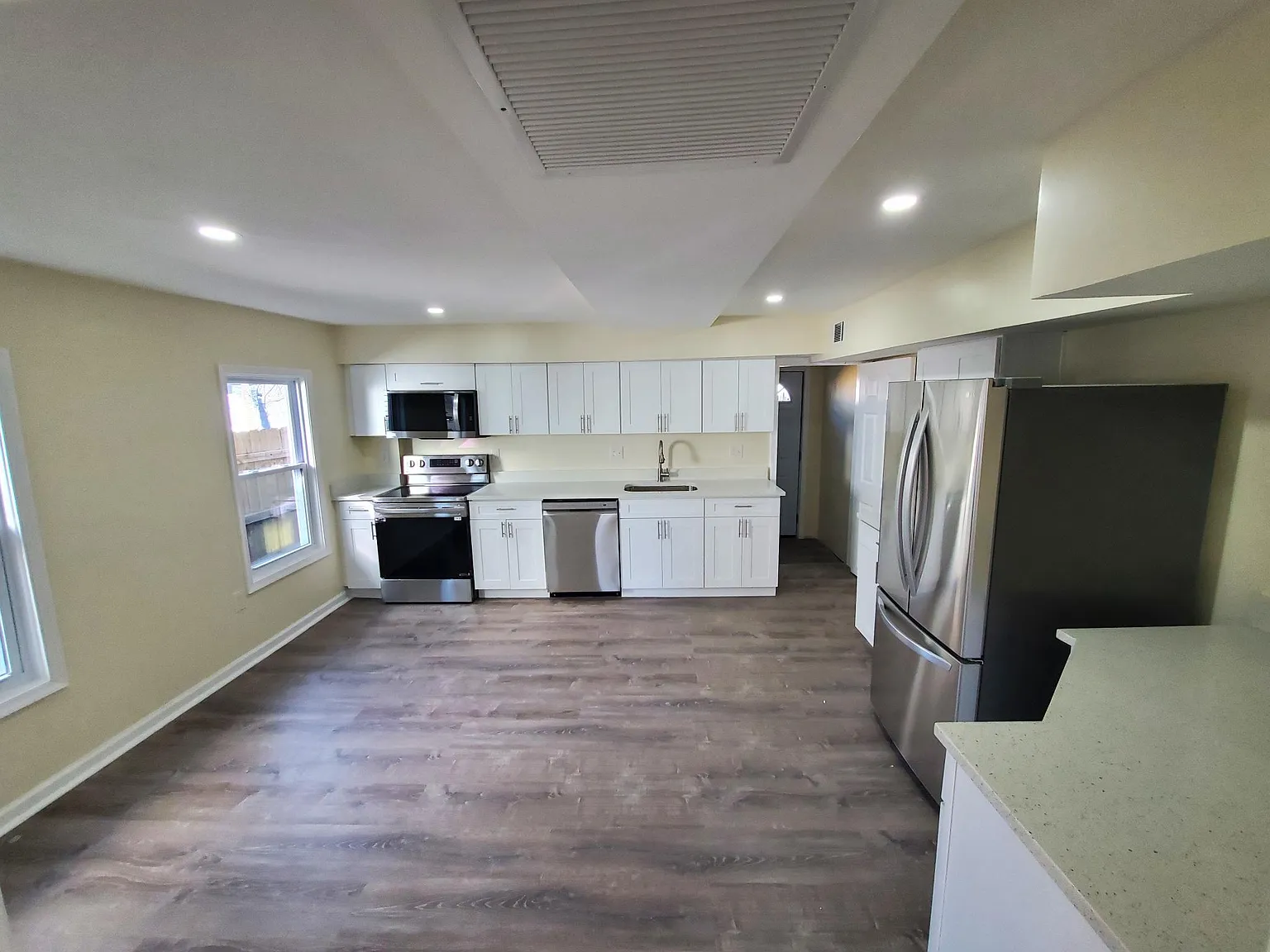 2 bed, 912 sqft, $1,700 — Photo 4