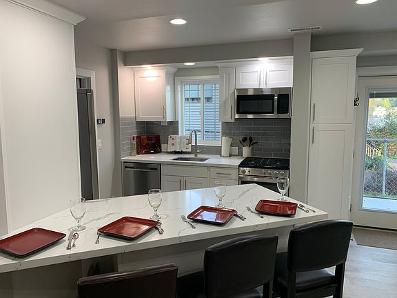 3rd image of 11527 N Lakeshore Dr