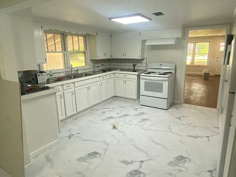 406 Chester Ave — Photo 1