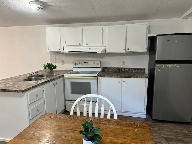 173 Robbins Ave — Photo 4
