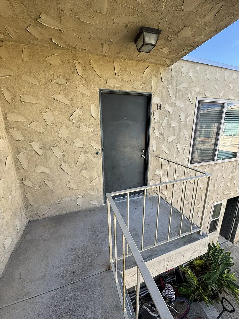 4825 Del Mar Ave : La Reina Del Mar-OB — Photo 3