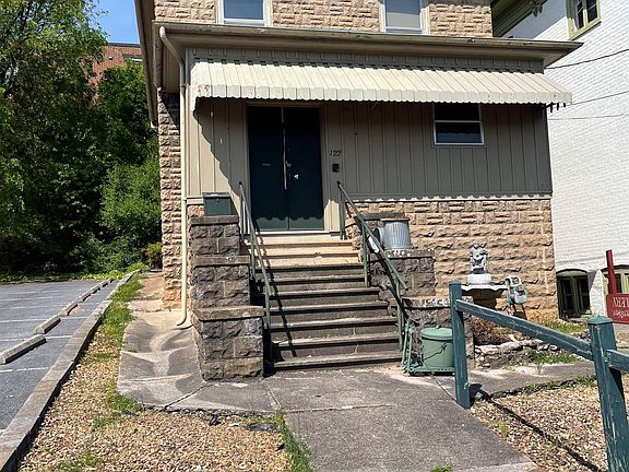 2nd image of 122 N Lewis St