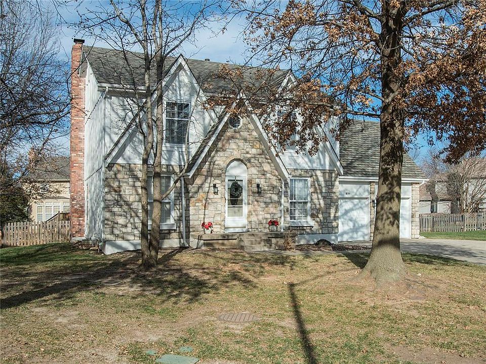 1st image of 604 NE Ashmont Pl