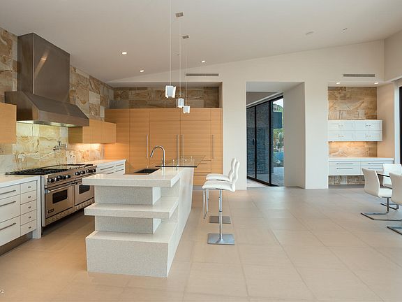 3rd image of 1130 W Tortolita Mountain Cir