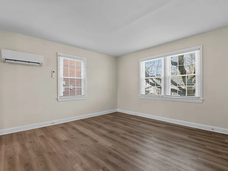 906 Clarendon St #A — Photo 8