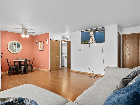 4th image of 300 Sandpebble Ln N #323