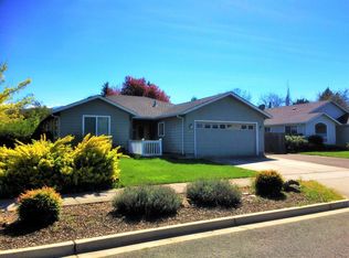 887 Archer Dr, Medford, OR 97501