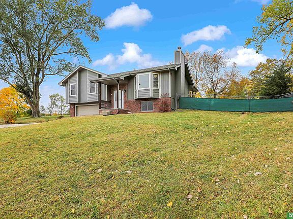 3rd image of 814 Carol Ct