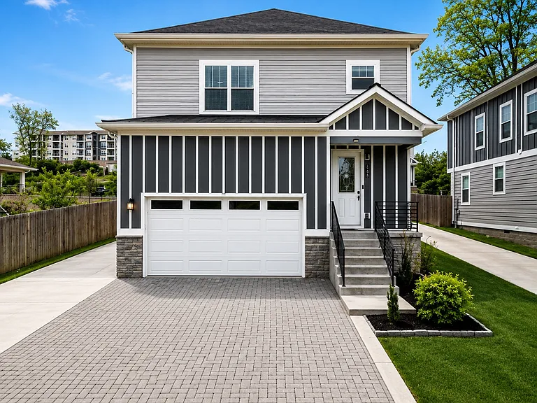 338 Ewing Dr #B — Photo 4